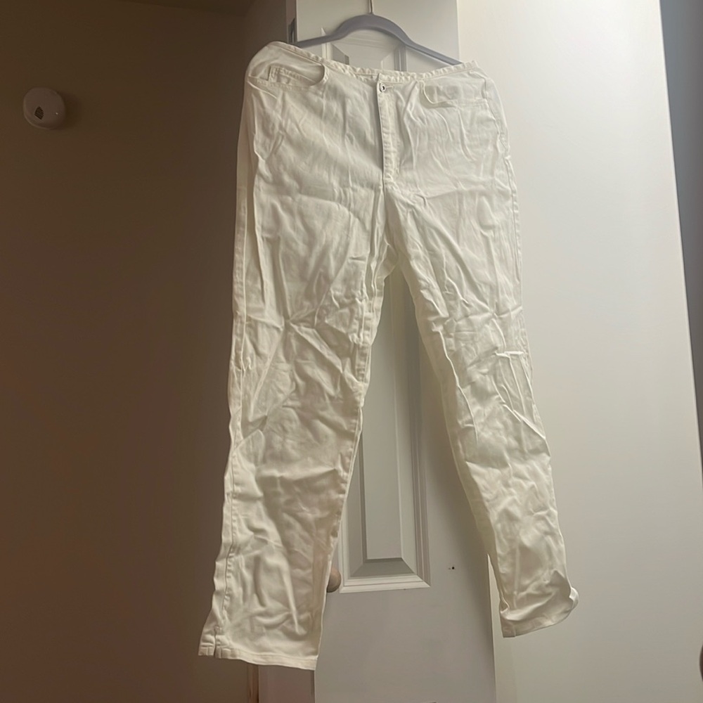 White cropped pants